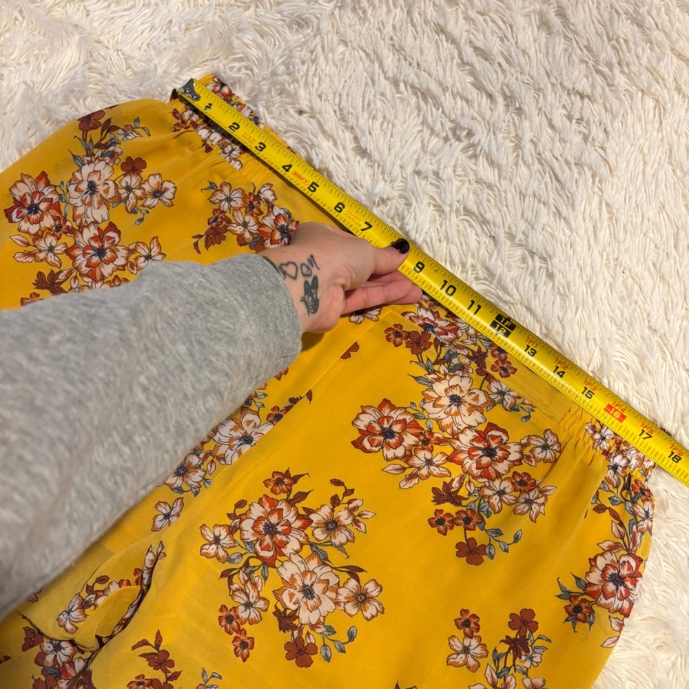 Torrid - Wide Leg Pants Yellow Floral Chiffon Semi Sheer with Short - Size 1 - Picture 5 of 13